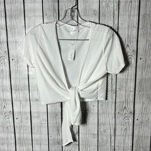 Livi by Olivia Rae white tie front textured top size Large